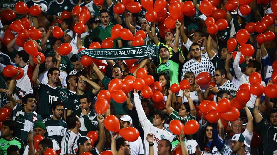 Torcida durante jogo do Palmeiras contra Tijuana do México pela copa Libertadores no estádio do Pacaembu