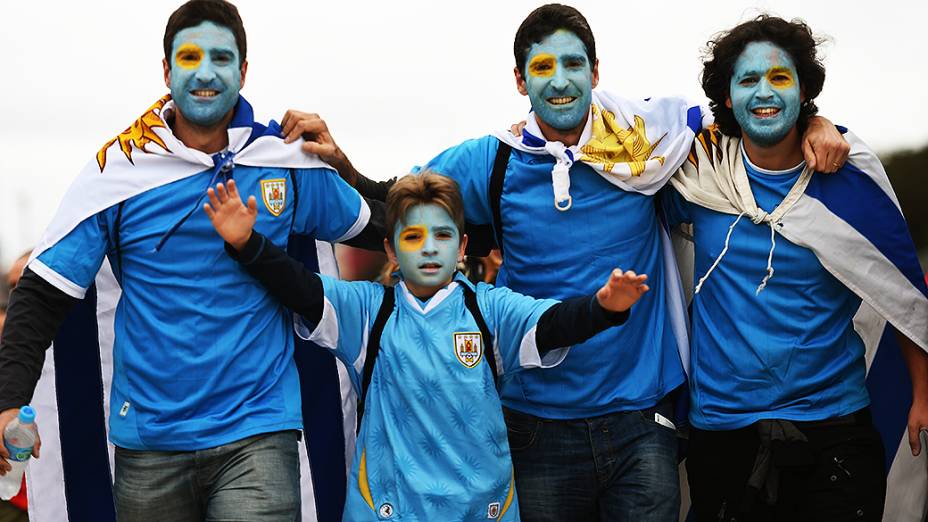 Torcedores do Uruguai chegam no Itaquerão para o jogo contra a Inglaterra, em São Paulo