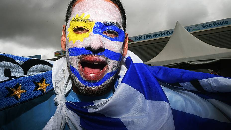 Torcedor do Uruguai chega no Itaquerão para o jogo contra a Inglaterra, em São Paulo