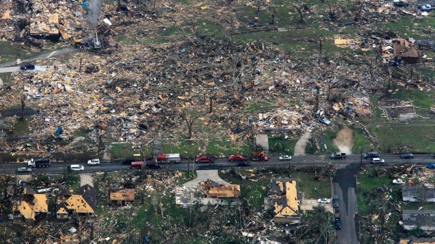 Foto aérea mostra a destruição causada pelo tornado na cidade de Joplin, Estados Unidos