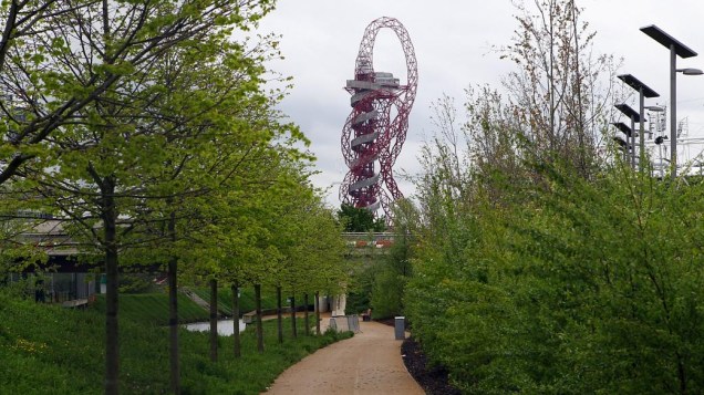 Visão da torre Orbit no Parque Olímpico de Londres