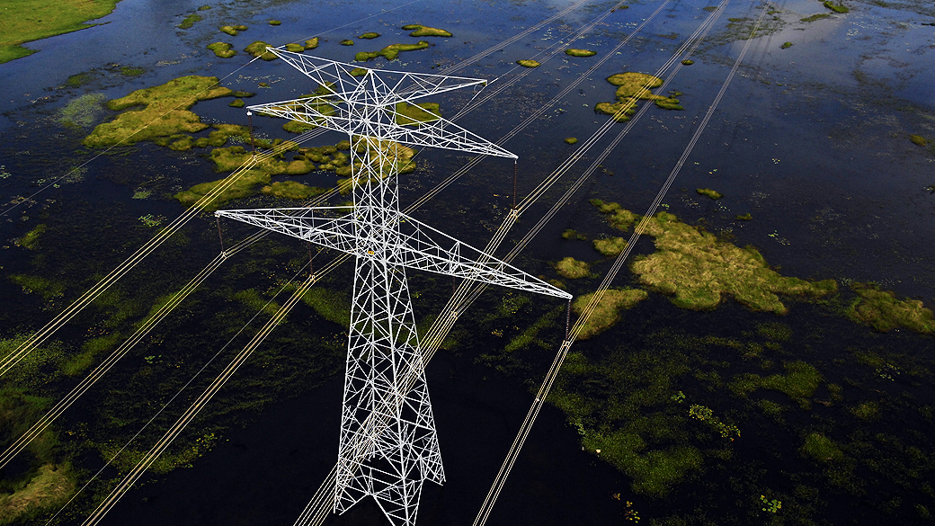 Torres transmissoras de energia elétrica na região de Três Lagoas, divisa de São Paulo com Mato Grosso do Sul