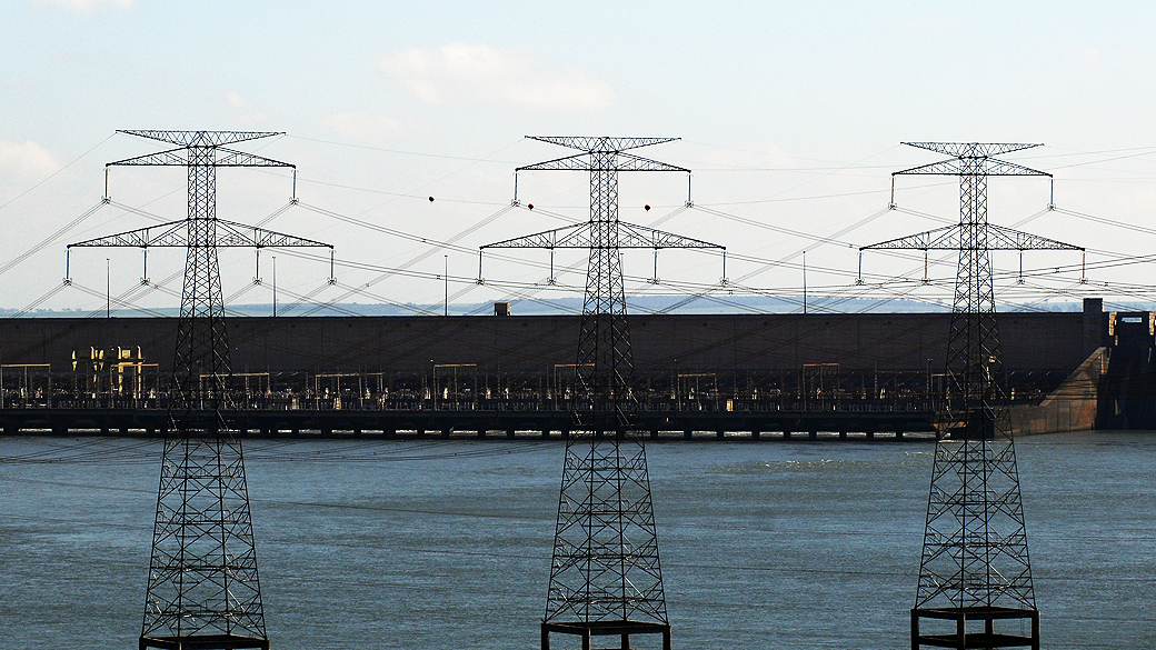 Torres transmissoras de energia elétrica na região de Três Lagoas, divisa de São Paulo com Mato Grosso do Sul