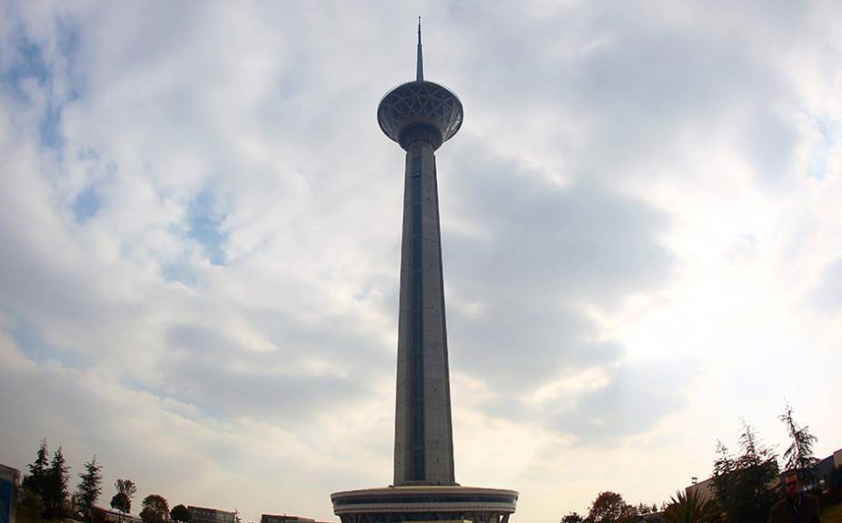 Localizada em Teerã, capital do Irã, a Malid Tower ocupa o 6º lugar com 435 metros