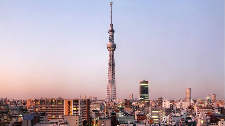 A Tokyo Sky Tree, concluída em 2012, ocupa o 1º lugar com 634 metros