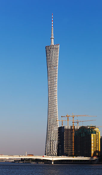 A Canton Tower ocupa o 2º lugar, com 600 metros, localizada em Guangzhou, China
