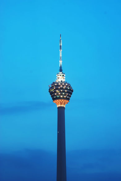 KL Tower ocupa o 7º lugar com 421 metros em Kuala Lumpur, Malásia