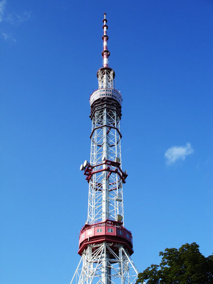 Com 385 metros, a Kiev TV Tower ocupa o 10º lugar