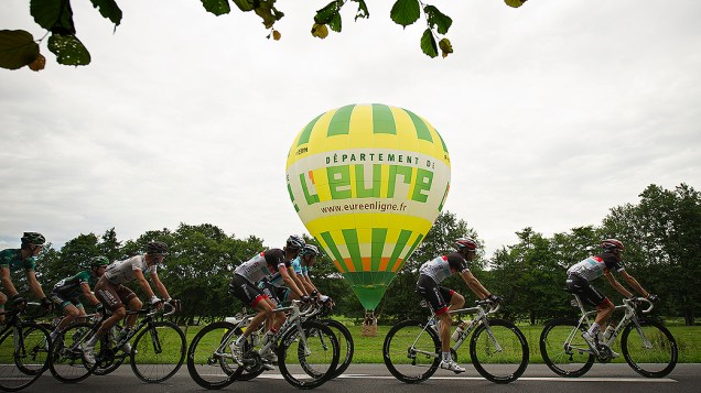 Ciclistas durante a quinta etapa da Volta da França em Saint-Quentin, nordeste da França