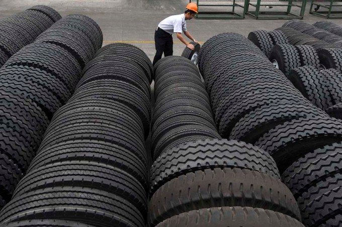 trabalhador-pneus-china-20110906-original.jpeg