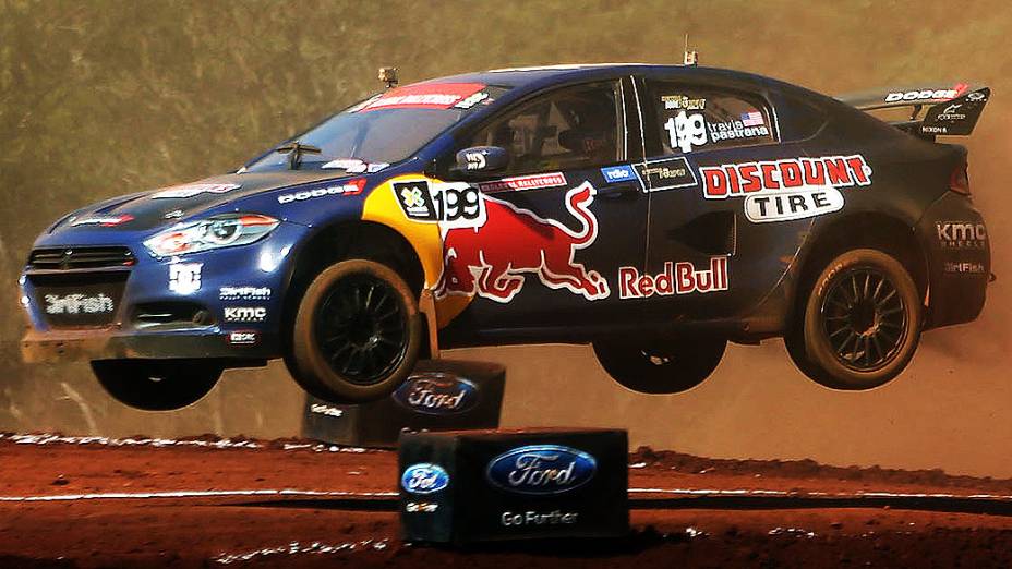 O norte-americano Travis Pastrana durante corrida do rallycross nos X Games de Foz do Iguaçu