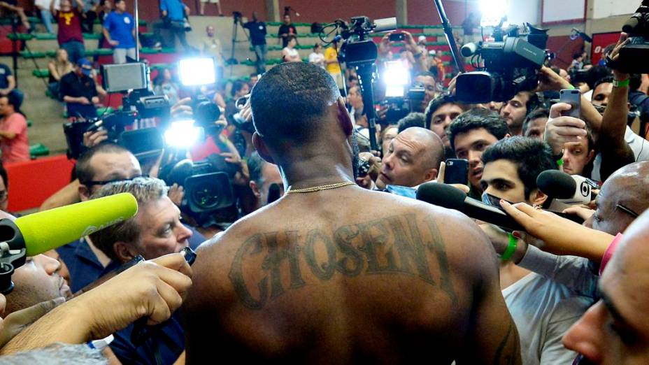 LeBron James no treino do Cleveland Cavaliers no ginásio do Flamengo, no Rio