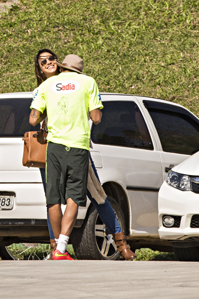 Bruna Marquezine assiste treino da seleção, em 01/06/2014