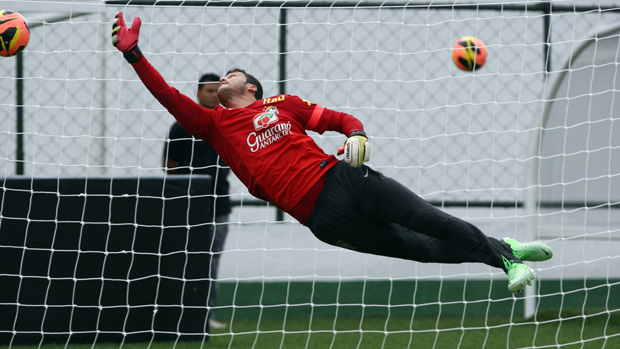 Júlio Cesar durante o treino do Brasil, em 04/06/2013