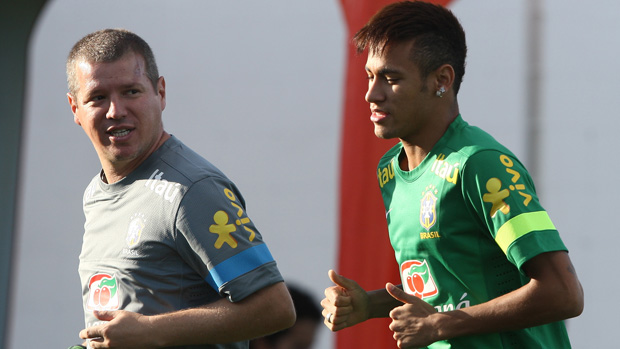 Neymar durante treino da seleção brasileira, em Goiânia na tarde desta terça-feira