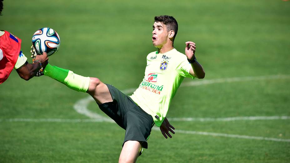 Oscar, no treino da seleção