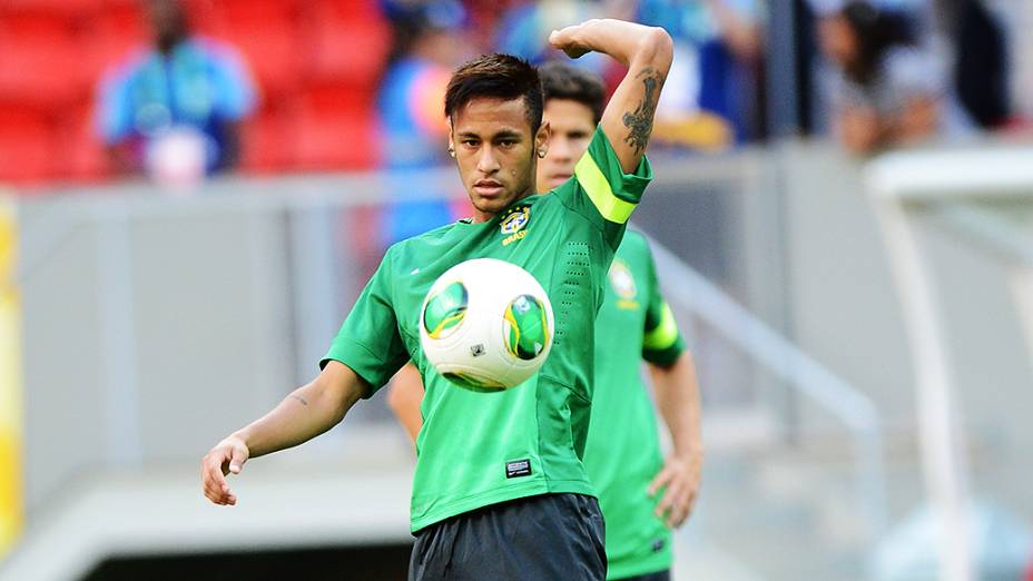 Neymar durante treino da seleção brasileira em Brasília, em 14/06/2013