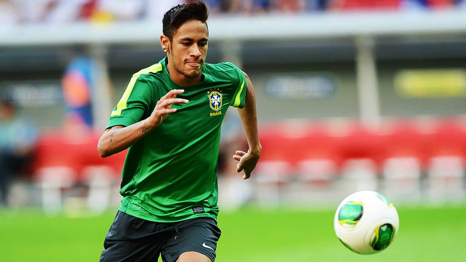 Neymar durante treino da seleção, antes do jogo contra o Japão pela Copa das Confedrações, em 14/06/2013