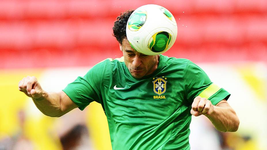 Fred durante treino da seleção brasileira, em Brasília, em 14/06/2013