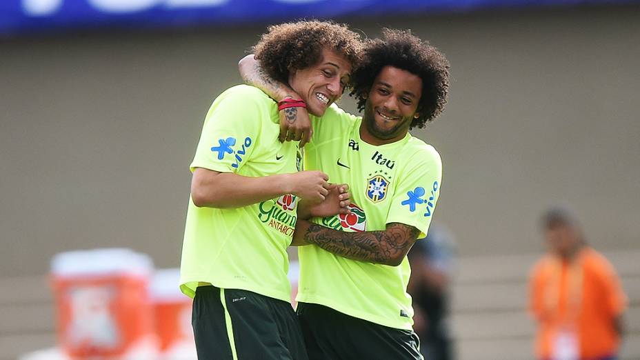 David Luiz e Marcelo durante treino da seleção brasileira, em Goiânia