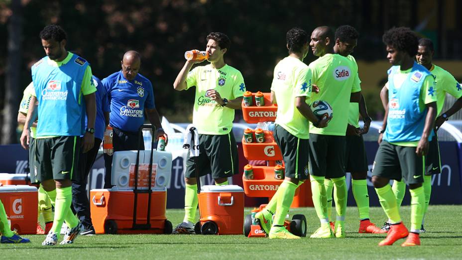 A Seleção Brasileira durante o treino deste sábado (31) na Granja Comary, em Teresópolis, Rio de Janeiro