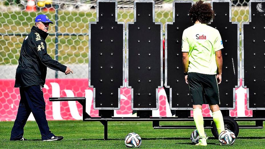 Último treino da seleção brasileira antes da semifinal contra a Alemanha, na Granja Comary, em Teresópolis