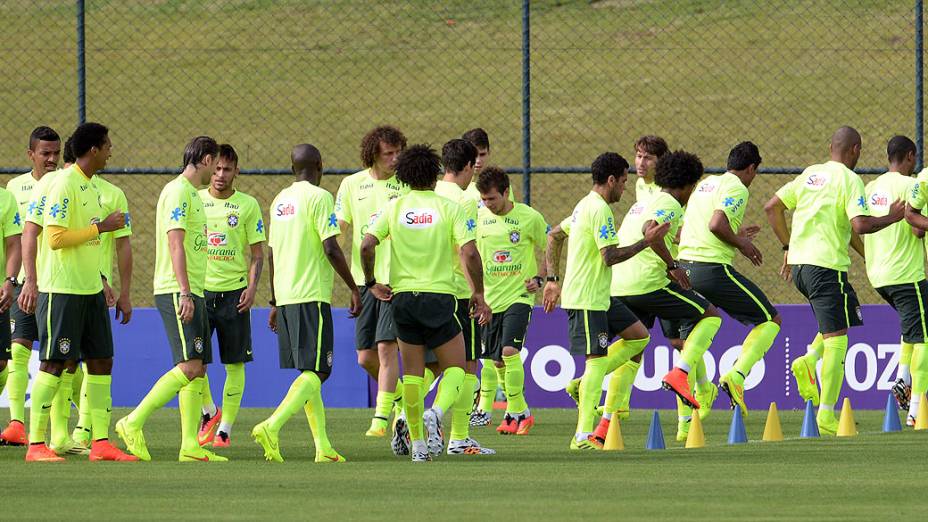 A seleção brasileira faz sua preparação para disputar a Copa do Mundo de 2014, nesta quinta-feira (29), no campo da Granja Comary, em Teresópolis, na Região Serrana do Rio de Janeiro