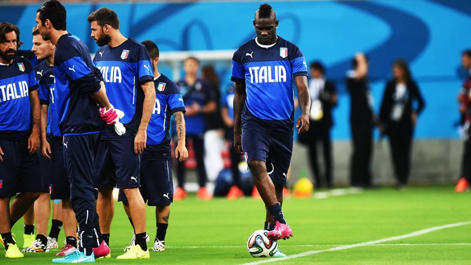 O jogador Mario Balotelli durante o treino da seleção italiana na Arena Amazônica, em Manaus