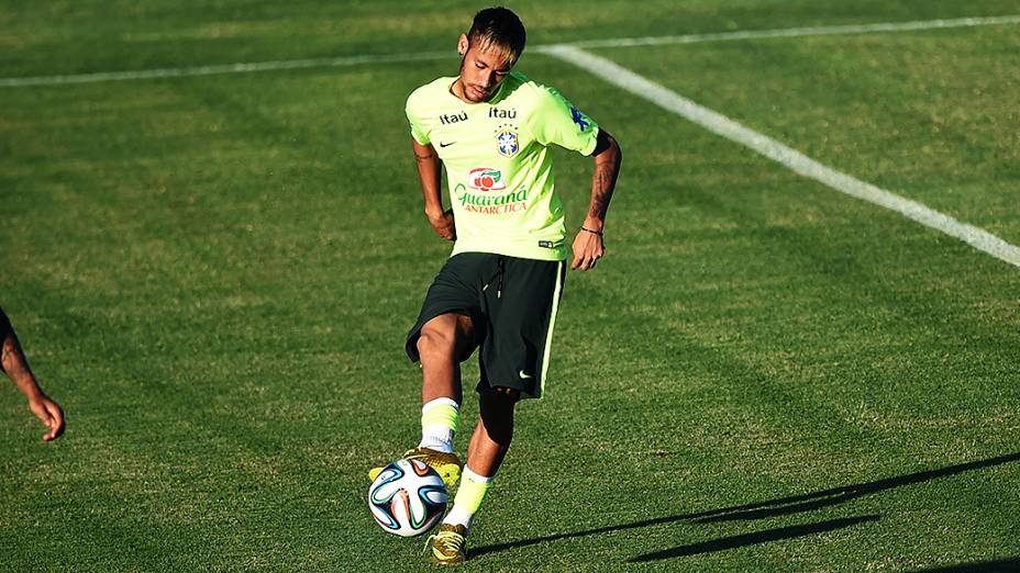 Neymar durante o treino da seleção brasileira antes do jogo contra a Colômbia no Castelão, em Fortaleza