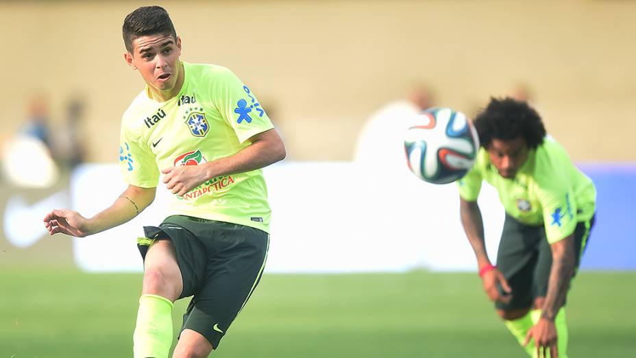 Oscar durante treino da seleção brasileira antes do amistoso contra o Panamá, em Goiânia
