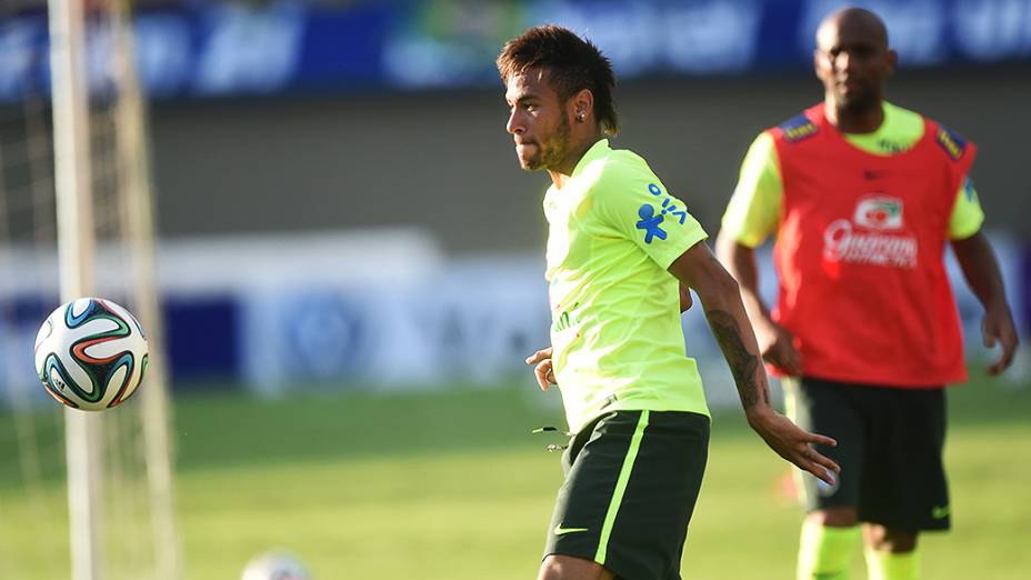 Seleção brasileira durante sessão de treinos antes do jogo contra o Panamá, em Goiânia