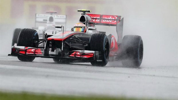 O piloto britânico Lewis Hamilton, da McLaren, durante treinos no circuito de Silverstone