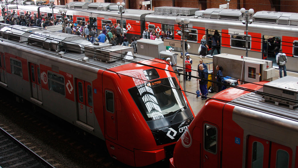 Trens da CPTM na estação da Luz, no centro de São Paulo
