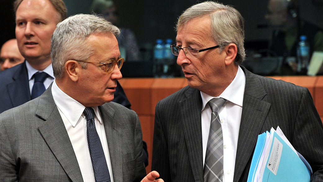 Ministro das Finanças italiano, Giulio Tremonti, e o presidente da zona do euro, Jean-Claude Juncker: investidores temem que crise da dívida contamine a Itália