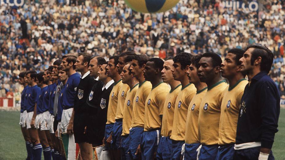 As seleções da Itália e do Brasil antes do início da decisão da Copa do Mundo do México-1970