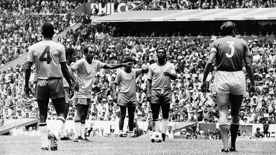 Gérson e Pelé na final da Copa do Mundo de 1970, entre Brasil e Itália
