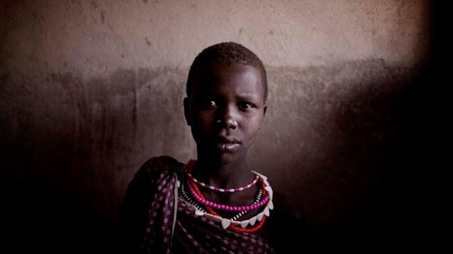 Garota da tribo Taposa na cidade de Kapoeta, Sudão