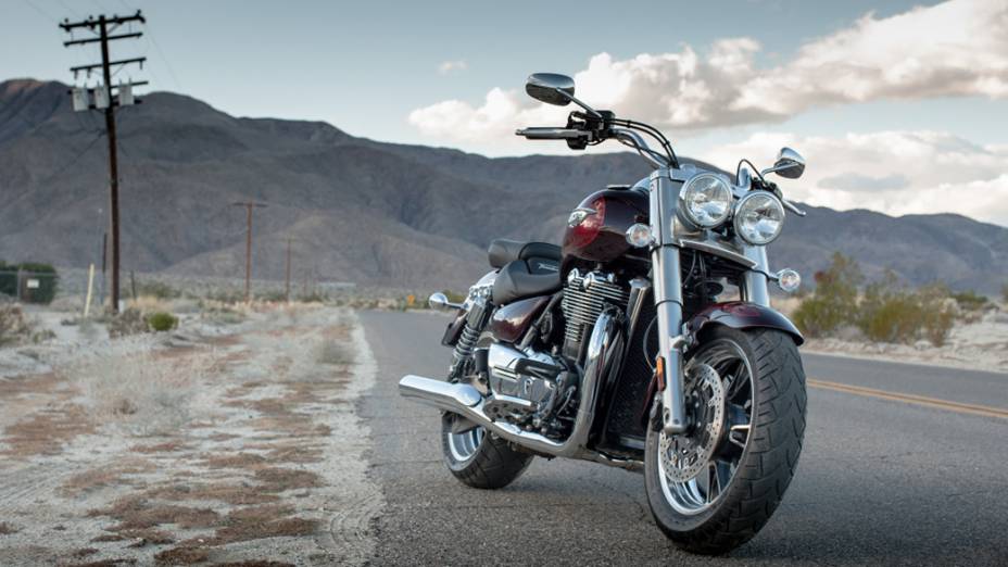 A cruiser Triumph Thunderbird Commander é equipada com motor T16 de 1.699 cc e 93,8 cv