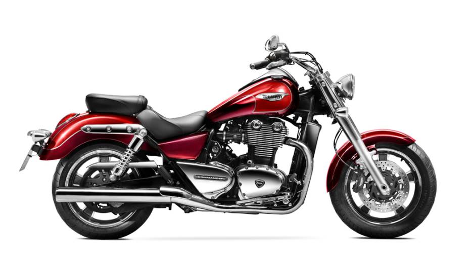 A cruiser Triumph Thunderbird Commander é equipada com motor T16 de 1.699 cc e 93,8 cv