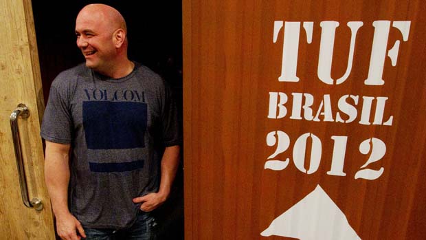 Dana White, o presidente do UFC, visita a casa do TUF Brasil