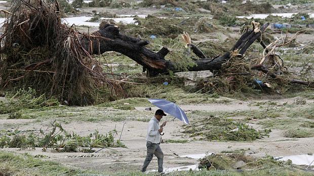 Tufão deixou traços de destruição e deixou país em alerta