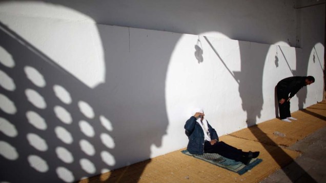Religiosos na Mesquita Grande Zitouna em Tunis, Tunisia