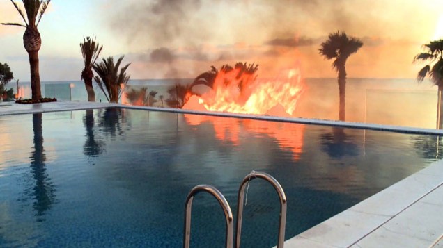 Incêndio na residência de um dos membros próximos ao ex-presidente Zine El Abidine Ben Ali, na Tunísia - 13/01/2011