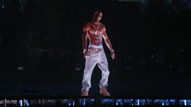 O rapper Tupac Shakur, morte em 1996, em formato de holograma