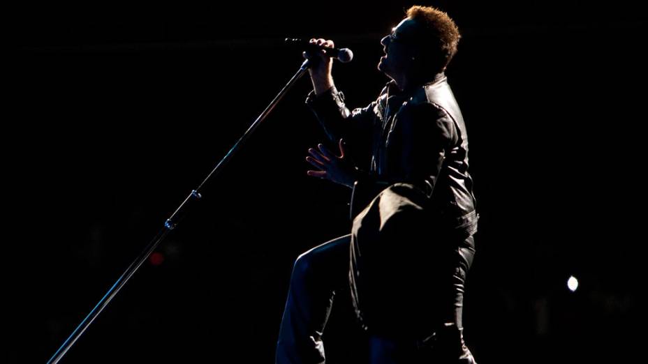 Bono Vox, vocalista da banda irlandesa U2, durante show da turnê mundial 360º no Morumbi, em São Paulo
