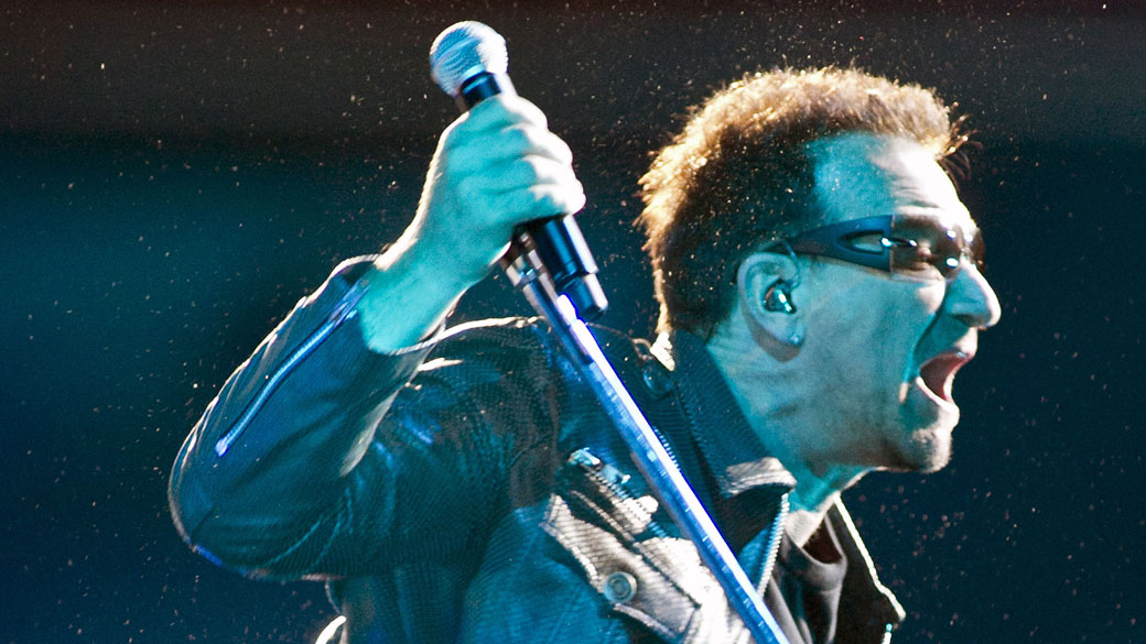 Bono Vox, vocalista da banda U2, durante apresentação da turnê mundial 360º no Morumbi, em São Paulo