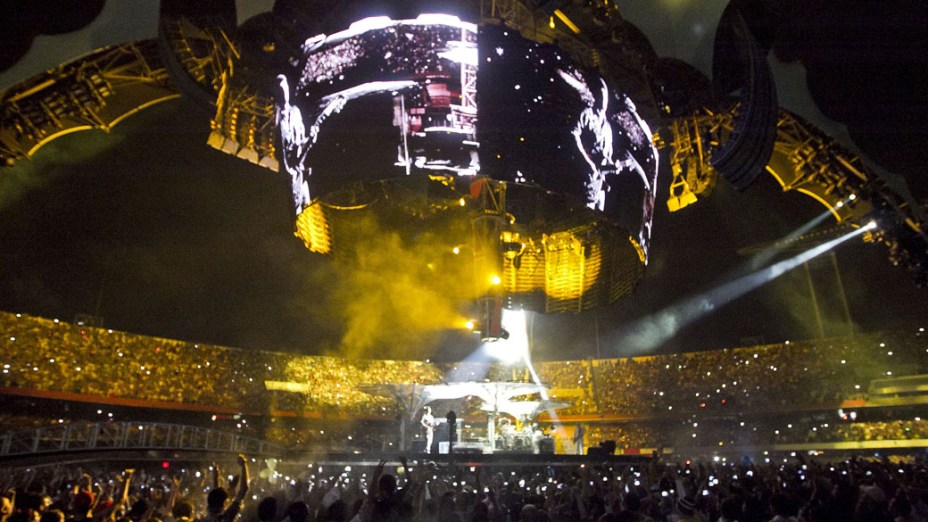 Visão geral do palco da banda U2, durante show da turnê mundial 360º no Morumbi, em São Paulo