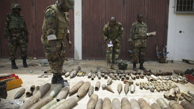 Soldados da União Africana encontram armazém de bombas da Al Shabab