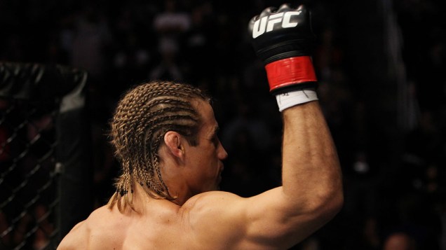 Urijah Faber comemora vitória no UFC 139, na Califórnia - 20/11/2011
