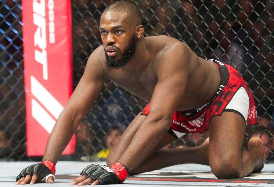 Jon Jones contra Vitor Belfort no UFC 152, em Toronto